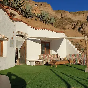 Creatively Designed Cavehouse With Jacuzzi Сasa de vacaciones